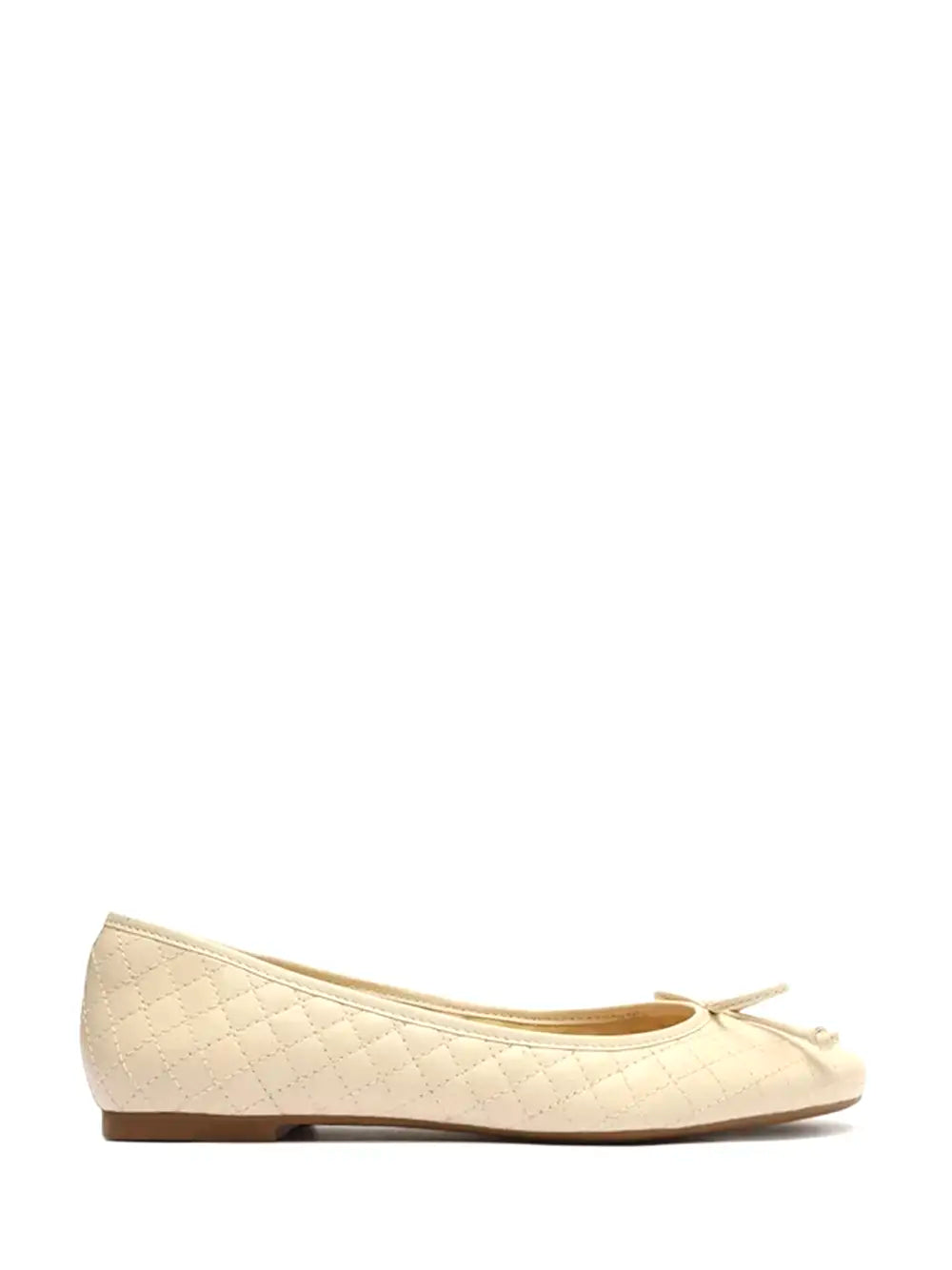 Sabrina Arezzo em Pele Beige e Laço