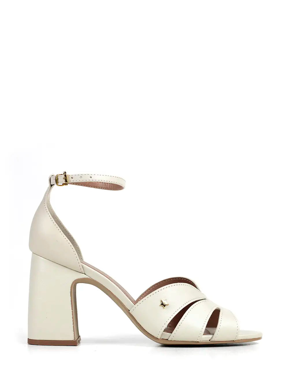 Sandália em Pele Off-White e Salto Alto