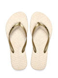 Chinelo Off-White com Tira Dourada