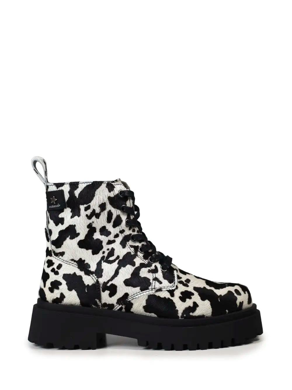 Bota Preta em Animal Print de Vaca