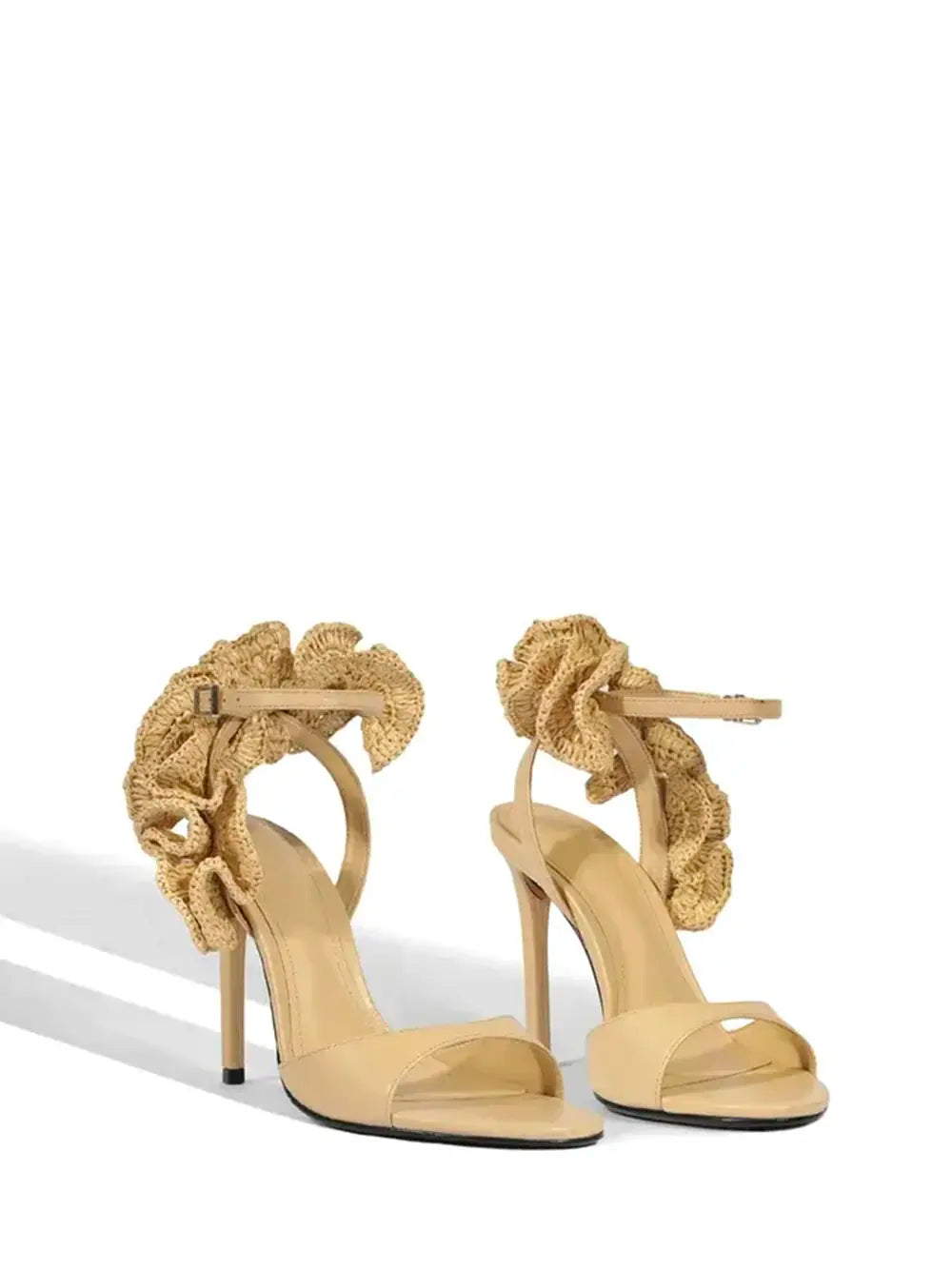 Sandália Schutz em Pele Beige com Ráfia e Salto Fino
