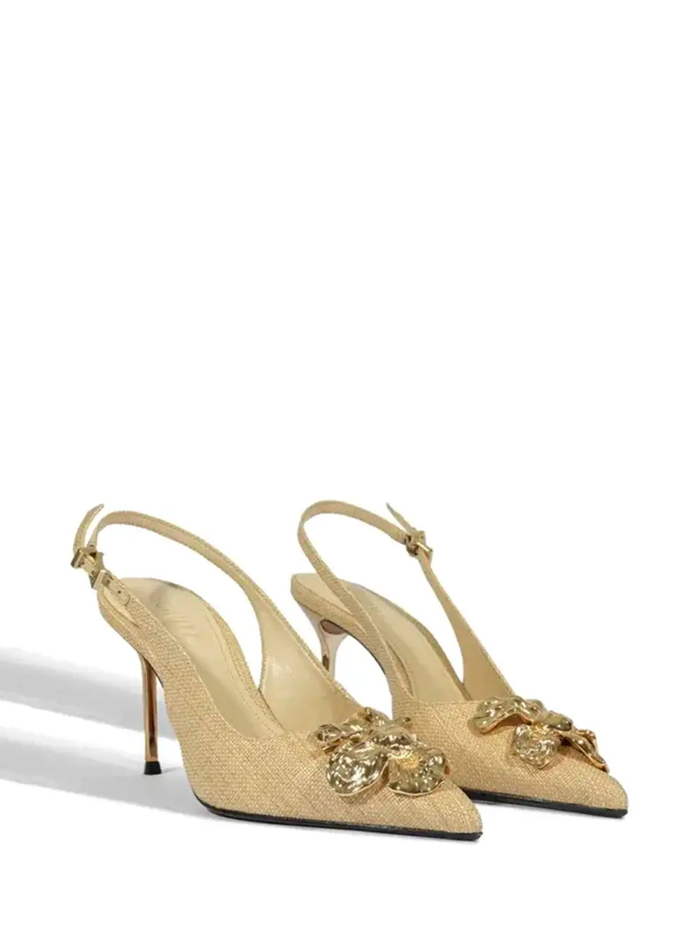 Scarpin Beige com Flor em Metal Dourado