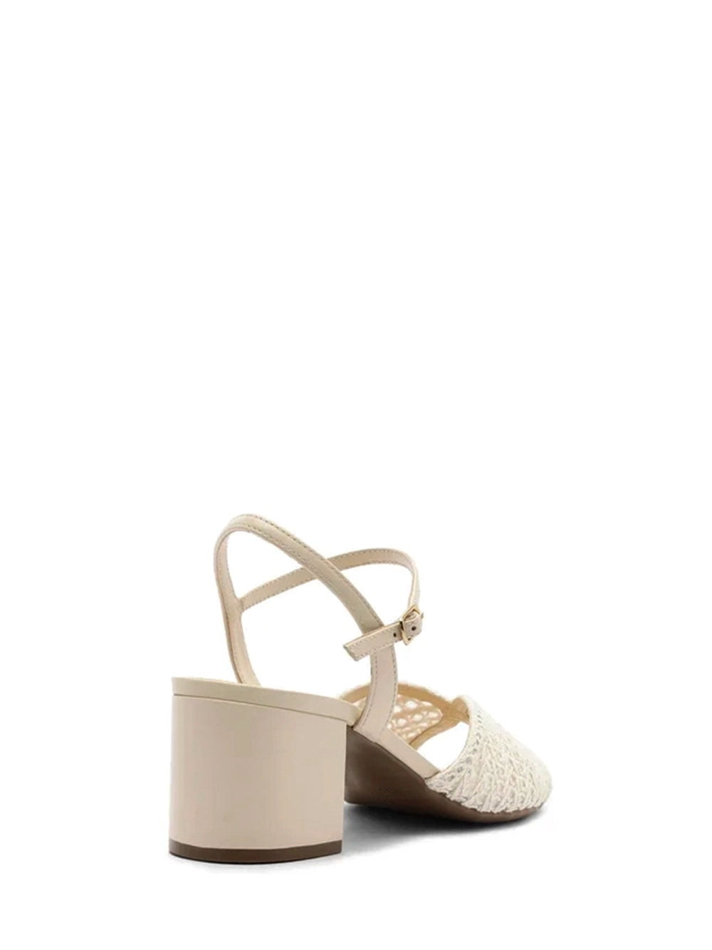 Sandália em Pele Off-White e Tiras com Bordado