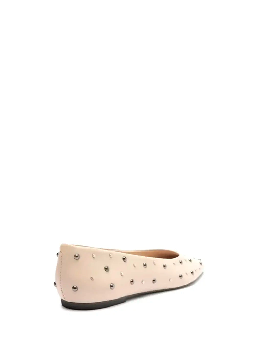 Sabrina Arezzo em Pele Beige e Tachas