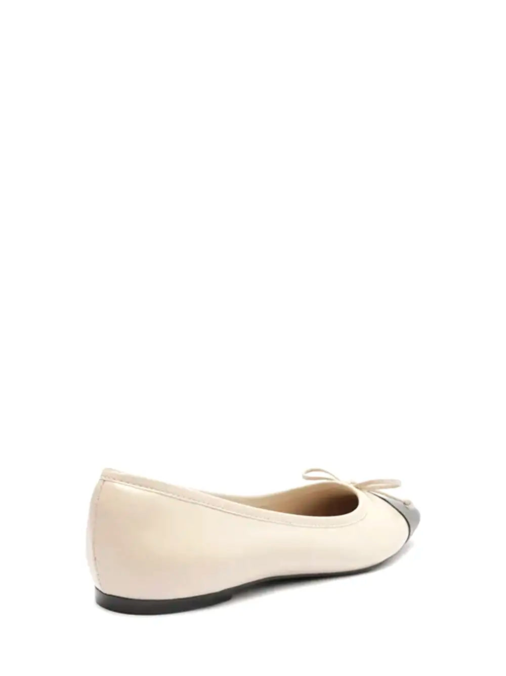Sabrina Arezzo em Pele Beige e Biqueira Preta