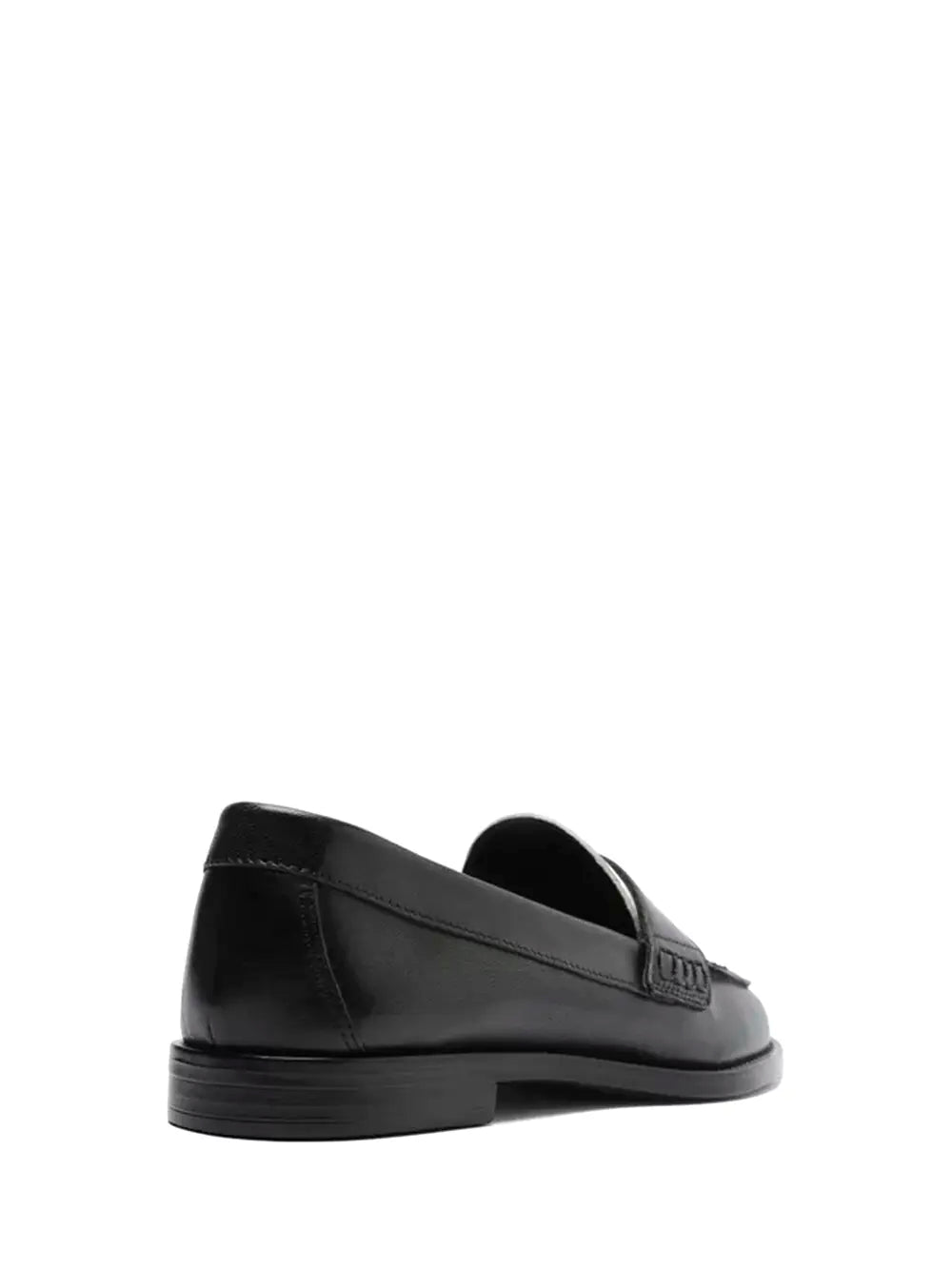 Loafer Arezzo Preto em Pele e Biqueira Branca
