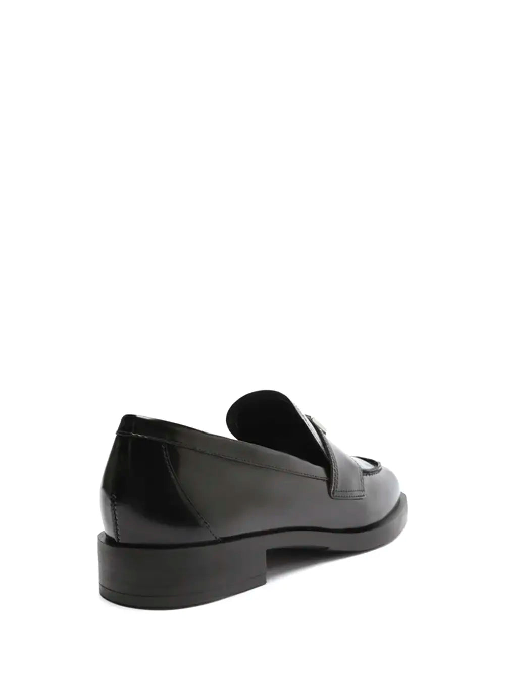 Loafer Arezzo Preto em Pele e Pormenor Prata