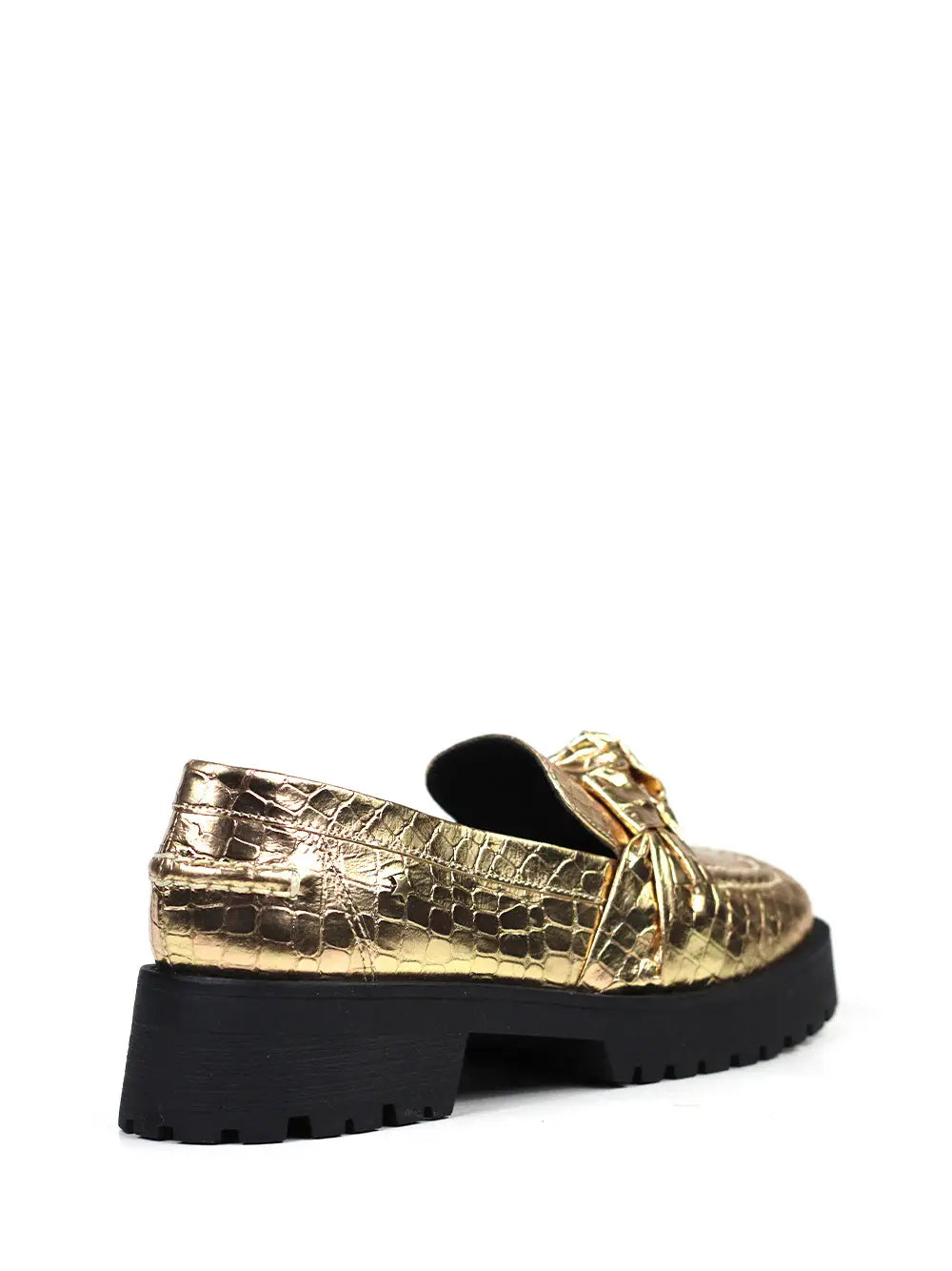 Loafer em Pele Dourada e com Efeito Croco e Sola Tratorada