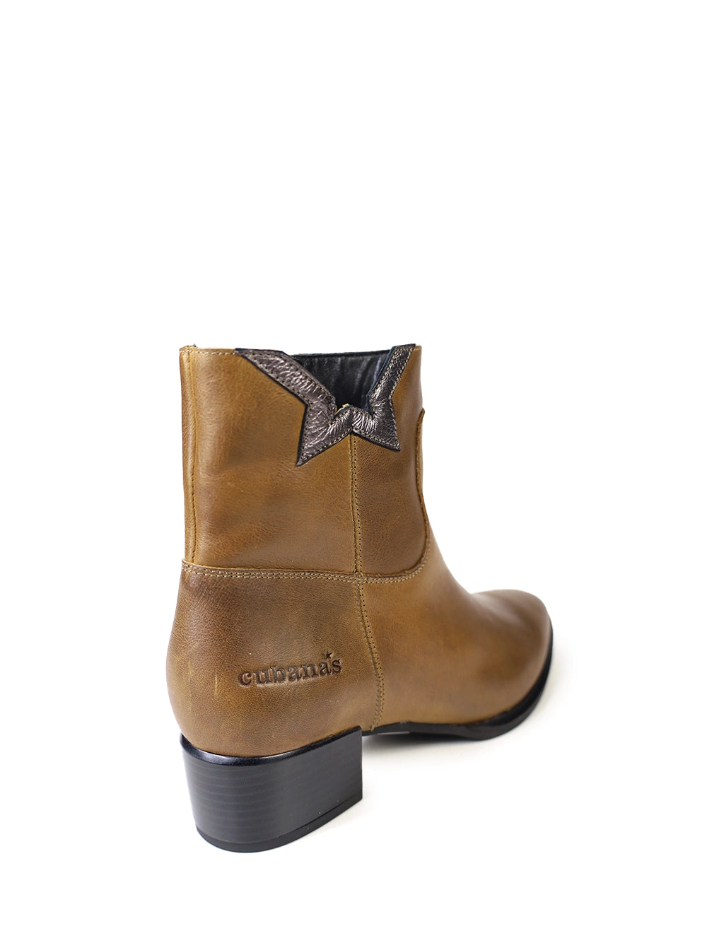 Bota em Pele Camel e Recorte Estrela