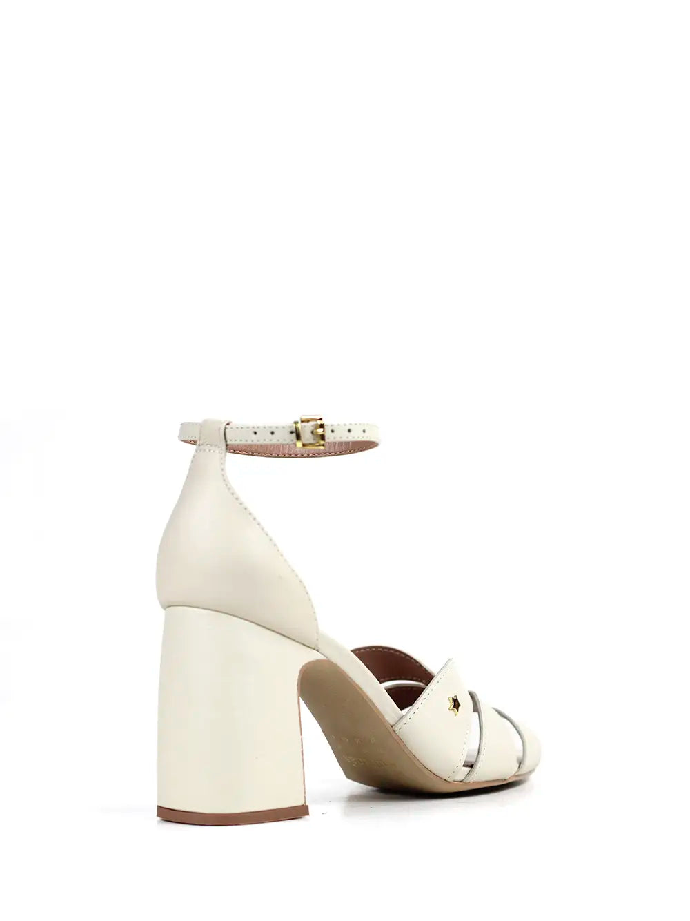 Sandália em Pele Off-White e Salto Alto