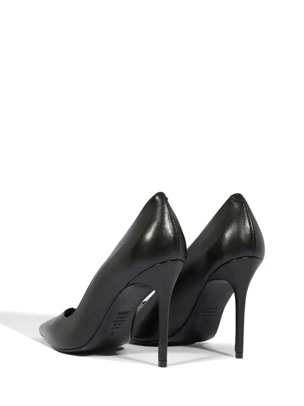 Scarpin Schutz Preto em Pele e Salto Alto