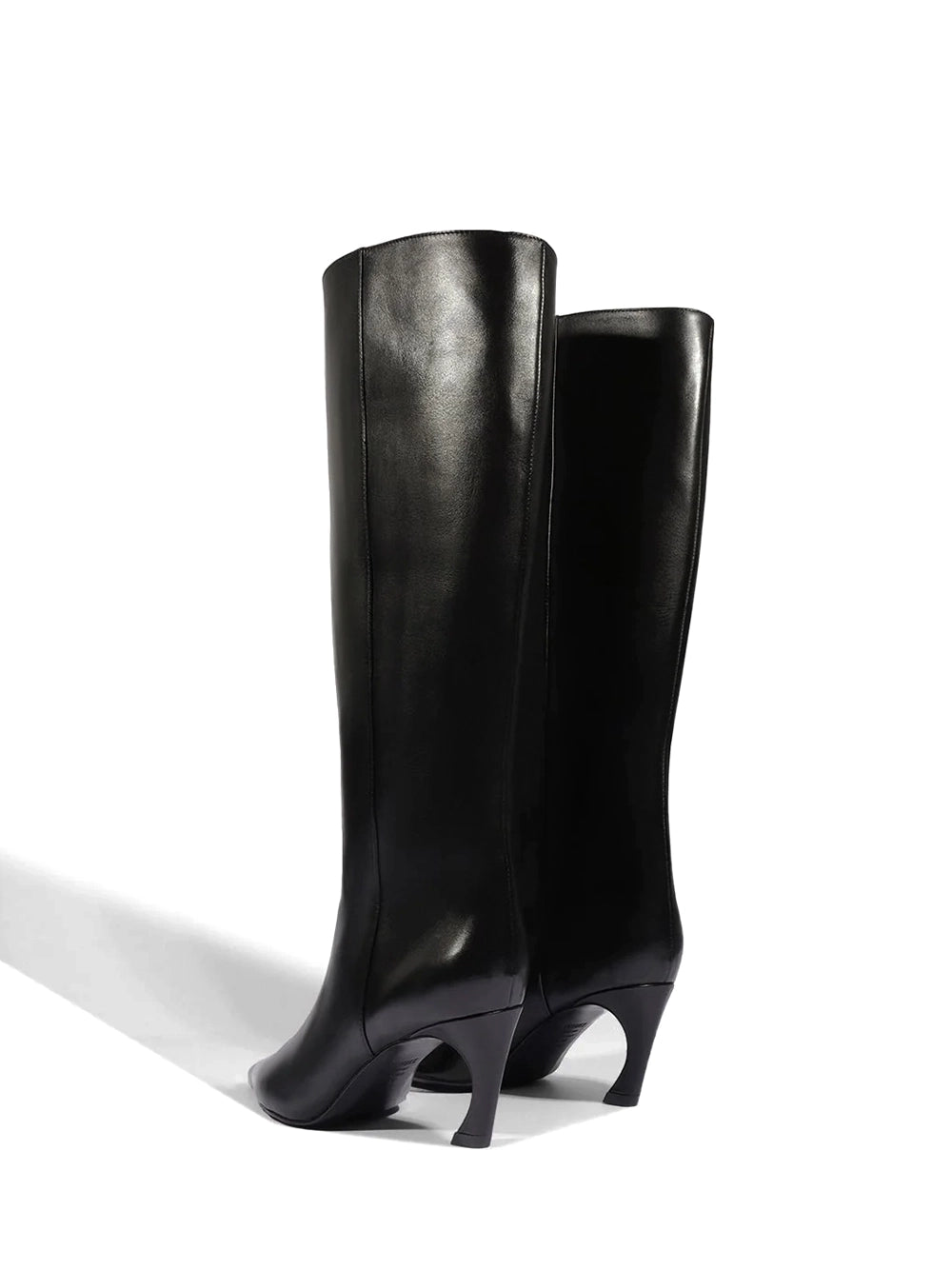 Scarpin Schutz Preto em Pele