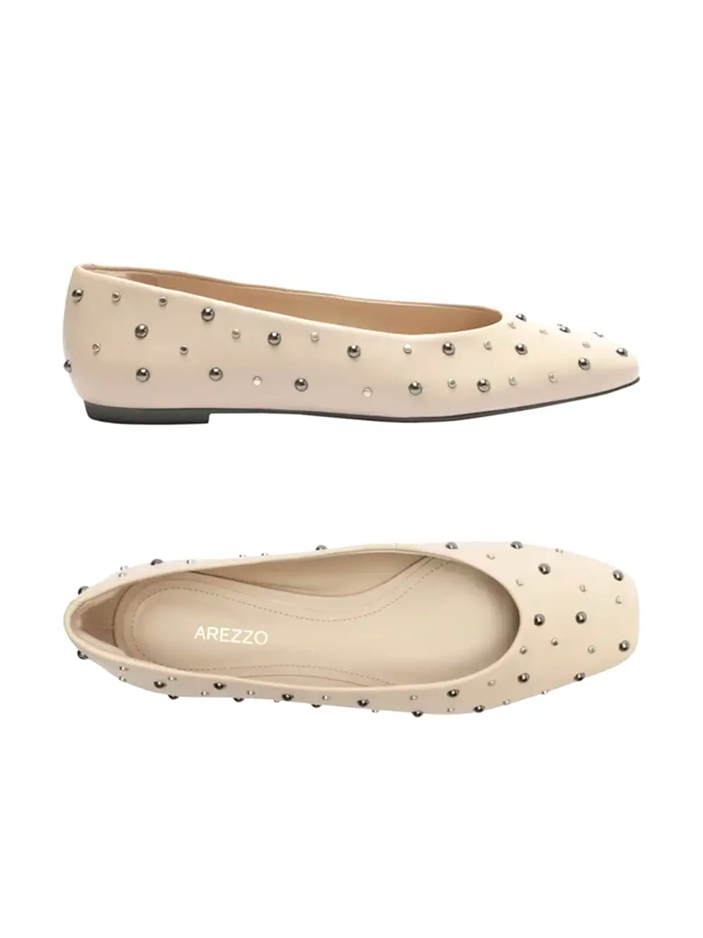 Sabrina Arezzo em Pele Beige e Tachas