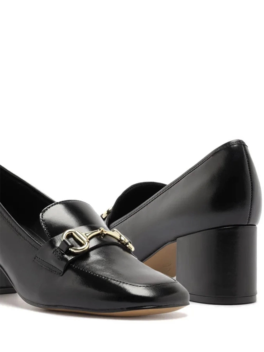 Loafer Arezzo Preto em Pele e Salto Bloco
