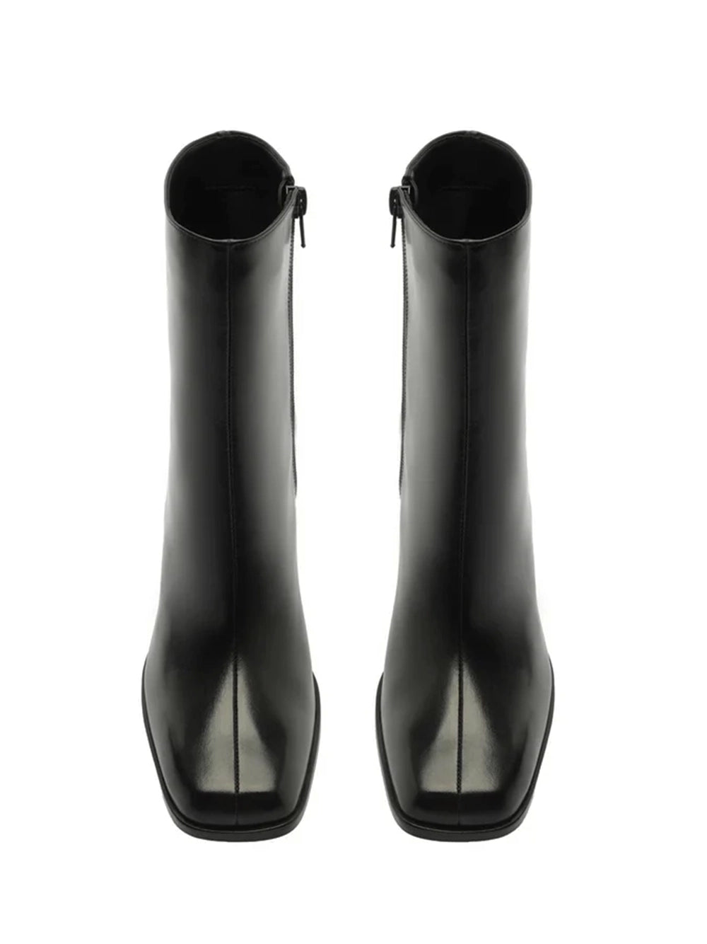 Bota Arezzo Preta em Pele e Biqueira Quadrada