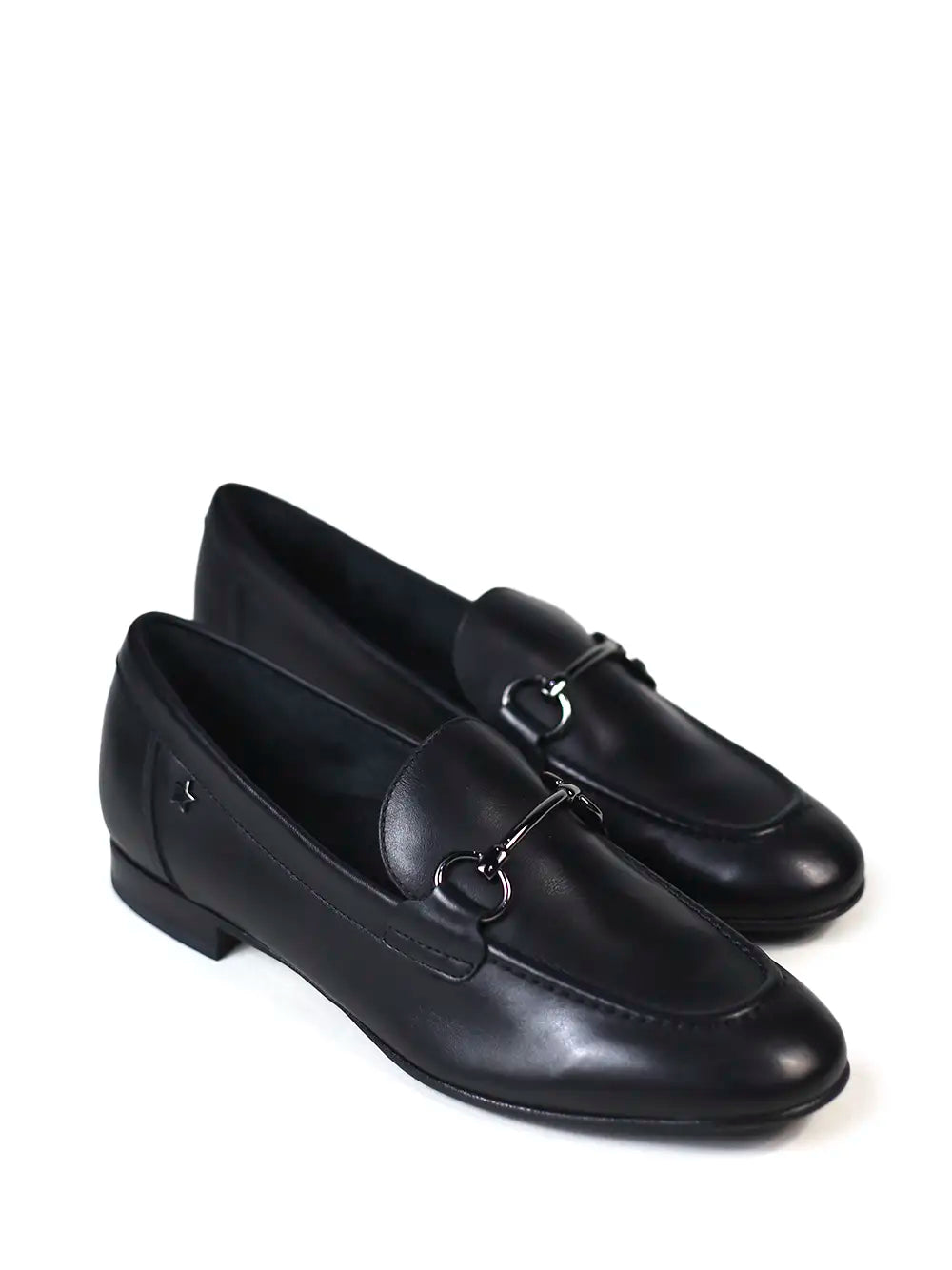 Loafer Preto em Pele e Metal