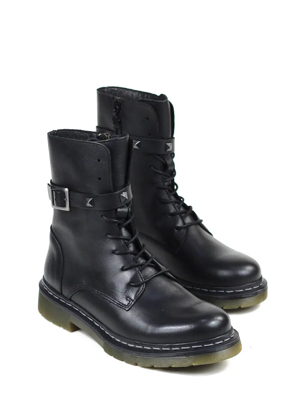 Bota Preta em Pele e Fivela