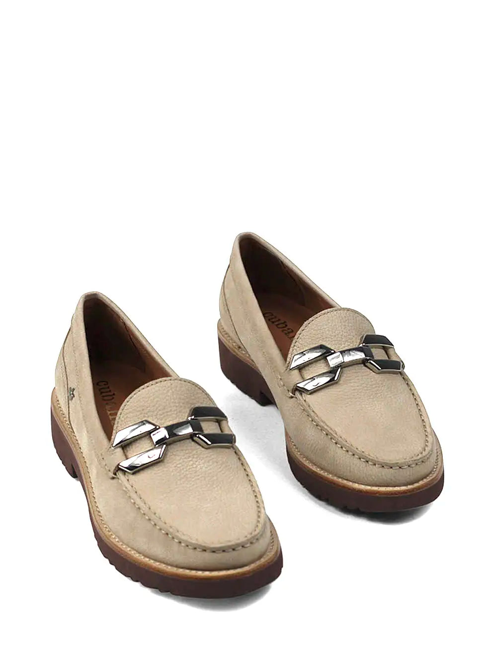 Loafer em Pele Beige com Pormenor Prata