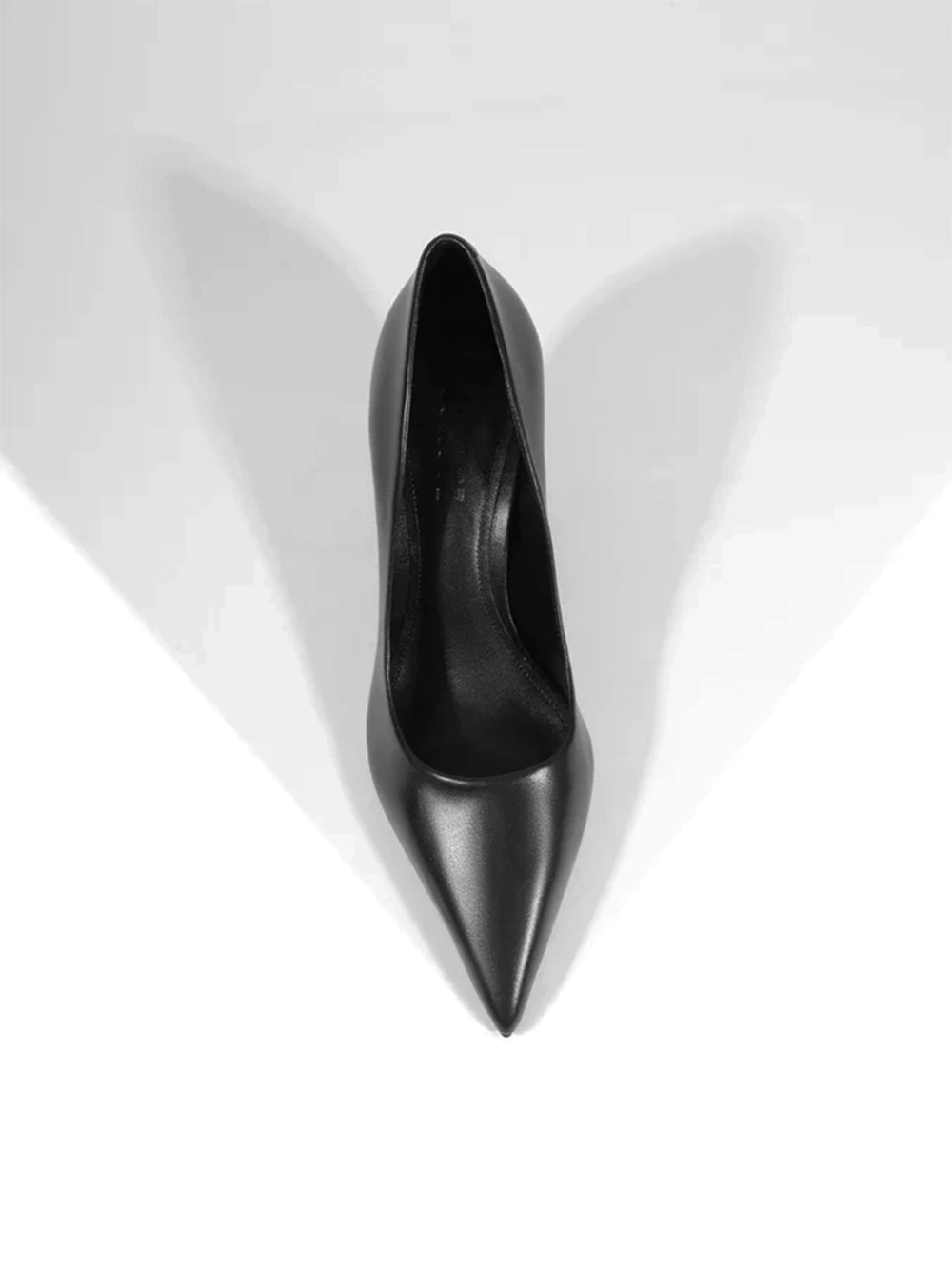 Scarpin Schutz Preto em Pele