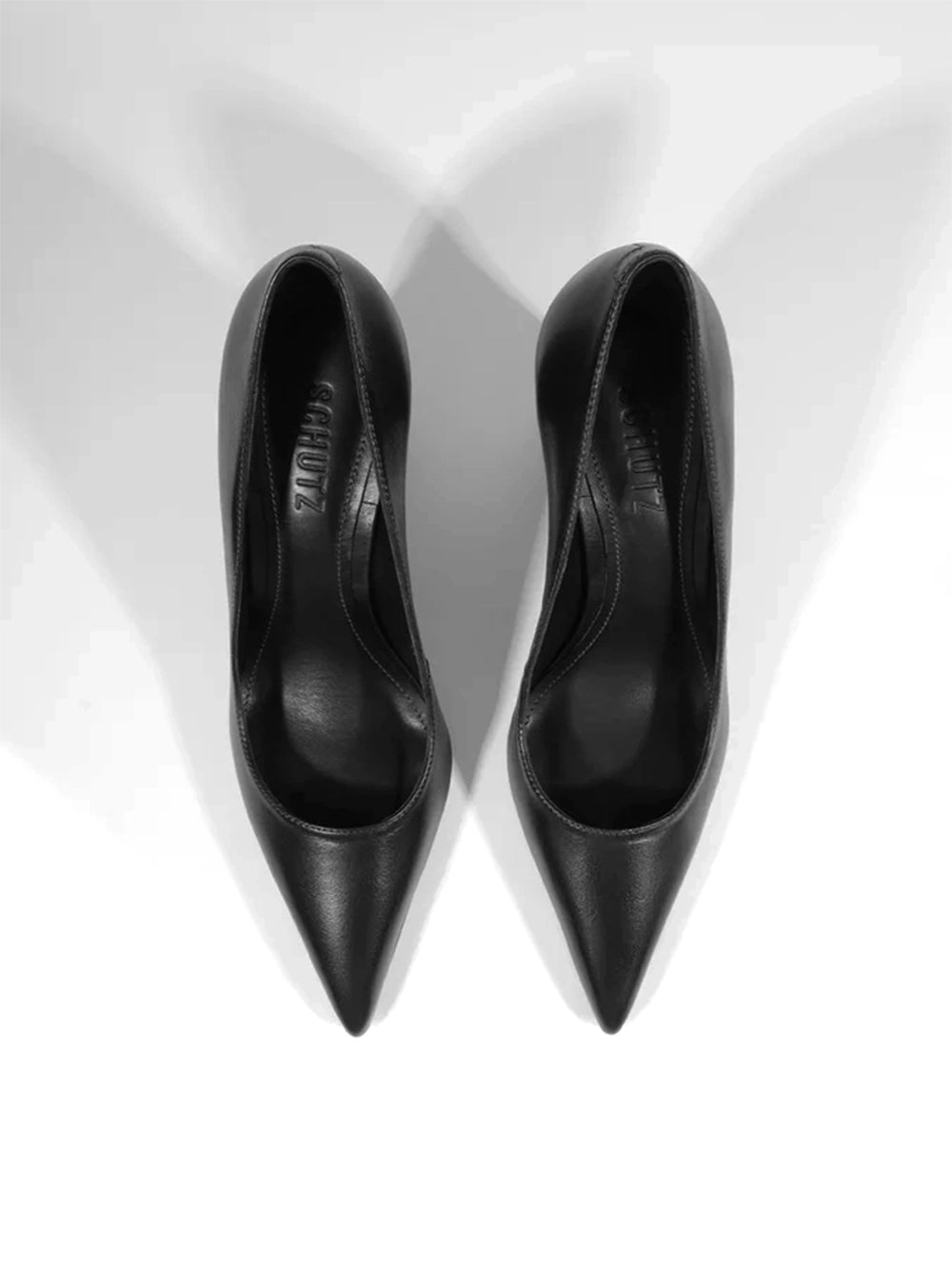 Scarpin Schutz Preto em Pele