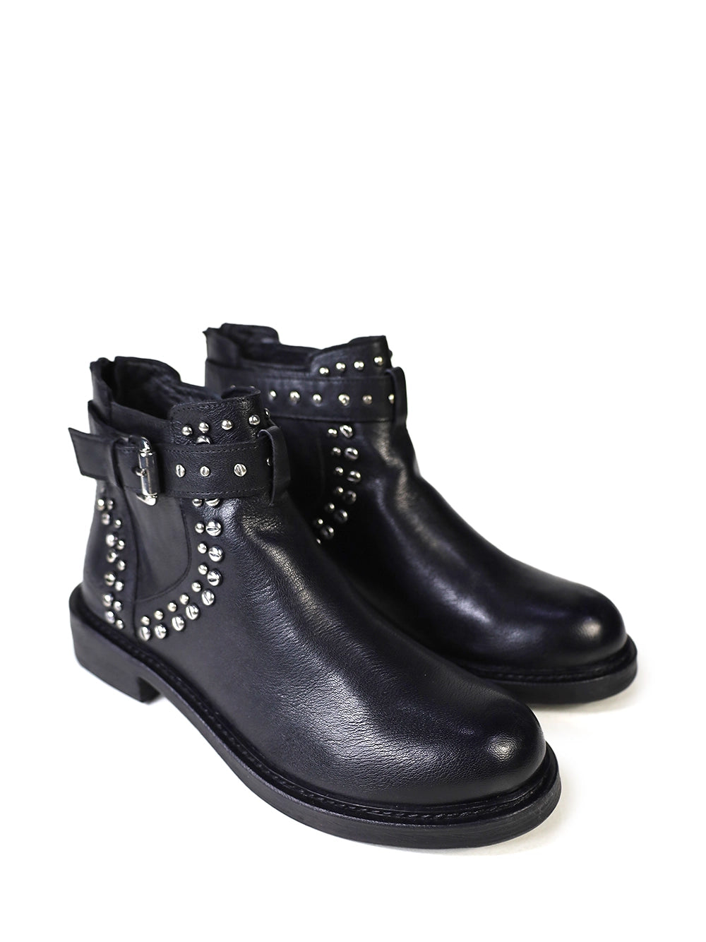 Bota Preta em Pele com Tachas
